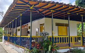Casa Finca Villa Luz a 800 mts del Parque del Café
